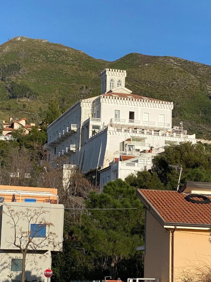 Appartamento Nel Fabbricato Denominato Il Castello ปรายาอามาเร ภายนอก รูปภาพ